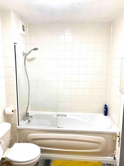 Smartrips Beckton Townhouse With Parking Apartment *