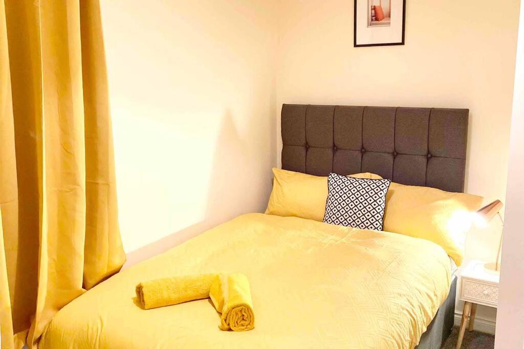 Smartrips Beckton Townhouse With Parking London