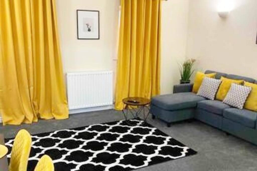 Smartrips Beckton Townhouse With Parking