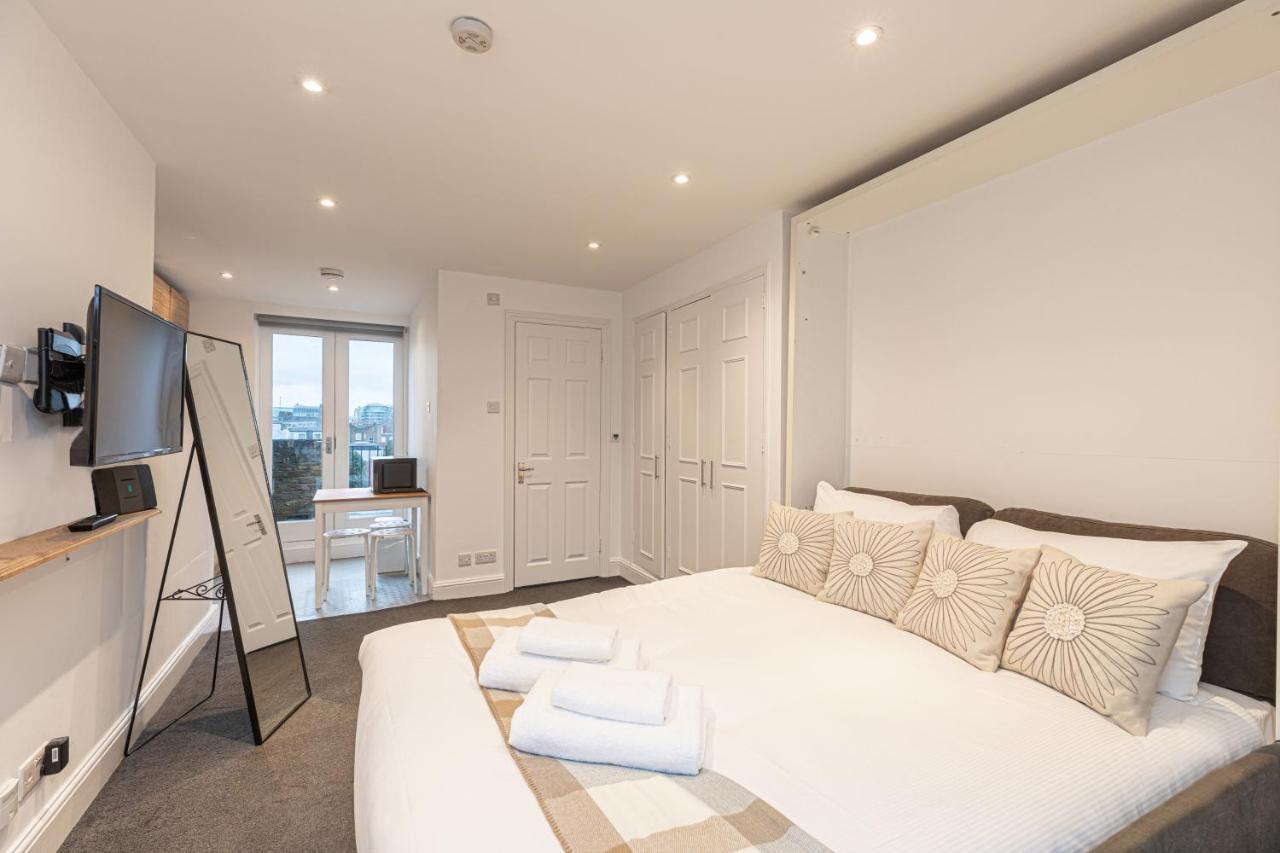 Modern Studio Flat With Balcony On The King's Road In Chelsea, Apartment *