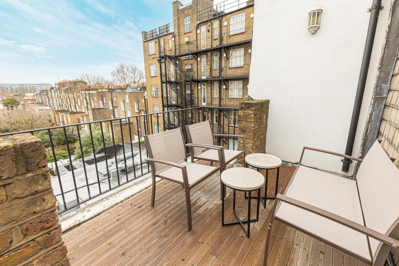 Modern Studio Flat With Balcony On The King's Road In Chelsea, Apartment London