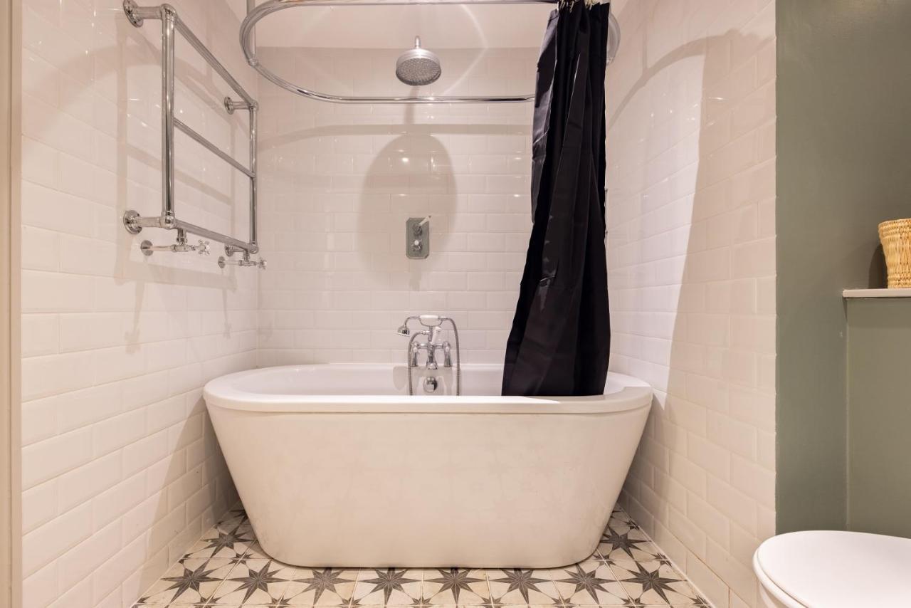 The Richmond Upon Thames Escape - Modern 2bdr Flat With Garden And Parking Apartment