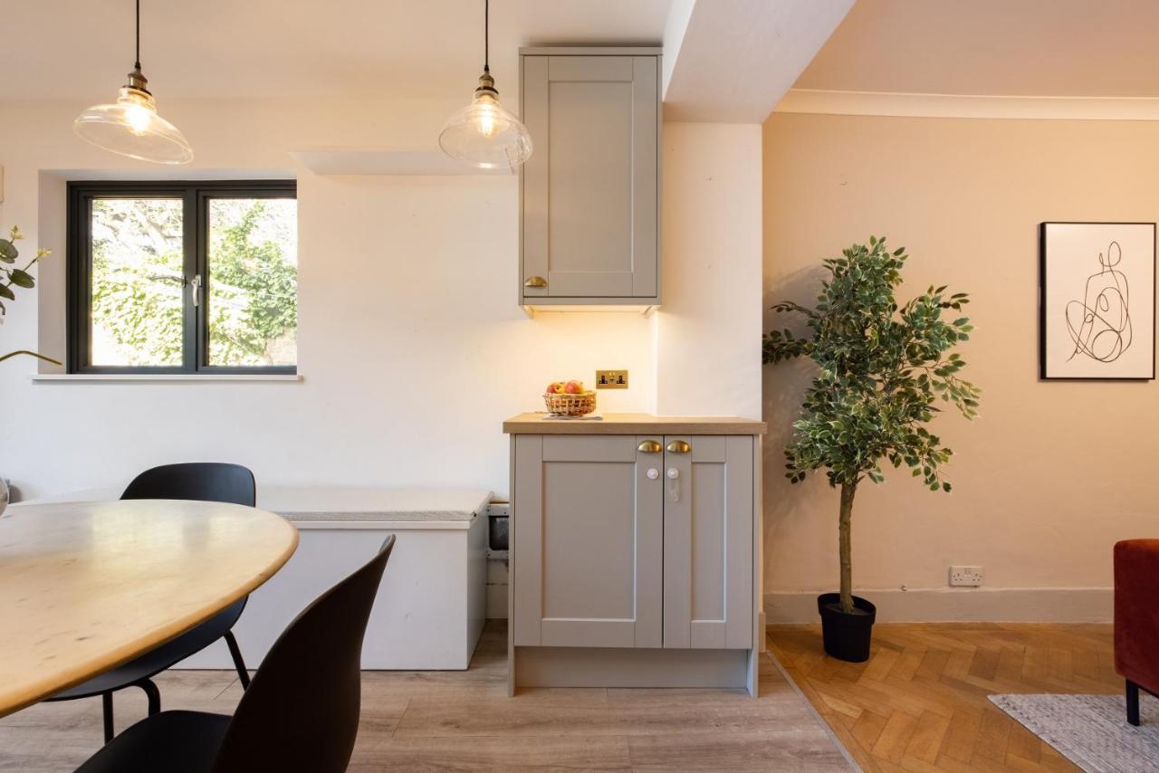 The Richmond Upon Thames Escape - Modern 2bdr Flat With Garden And Parking Apartment London