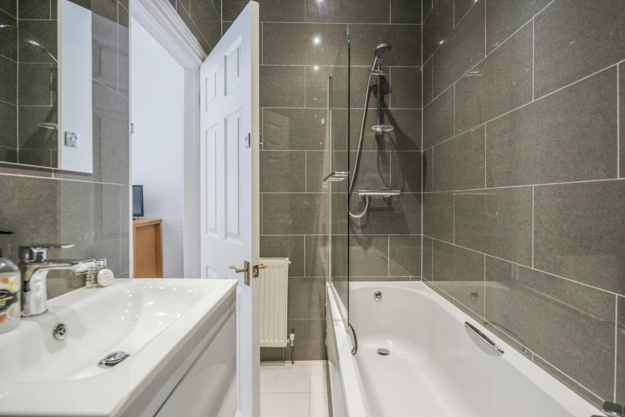 Larger Groups Close To Excel Canarywharf 02 With Parking Apartamento