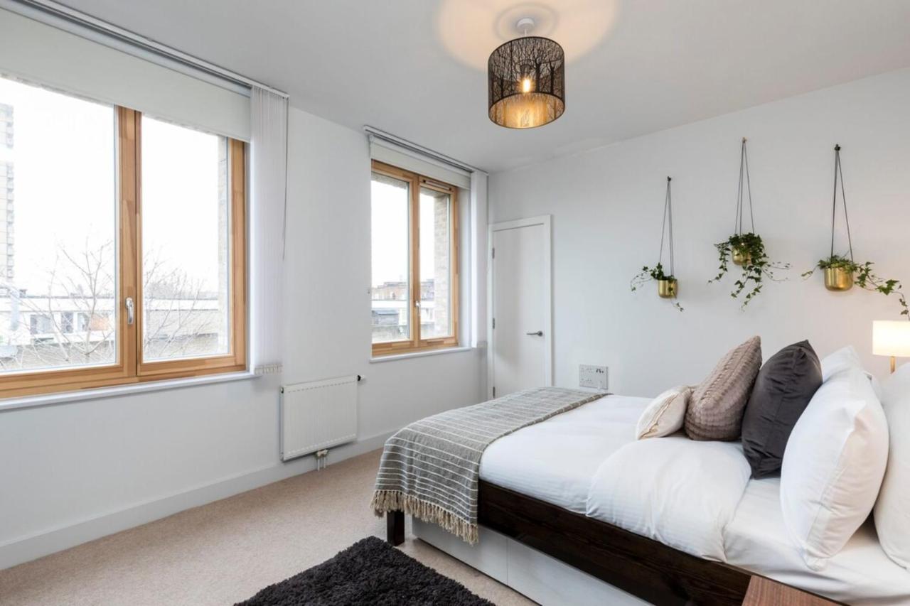 Modern & Designed 2 Bed Penthouse Apt Sleeps Five Apartamento