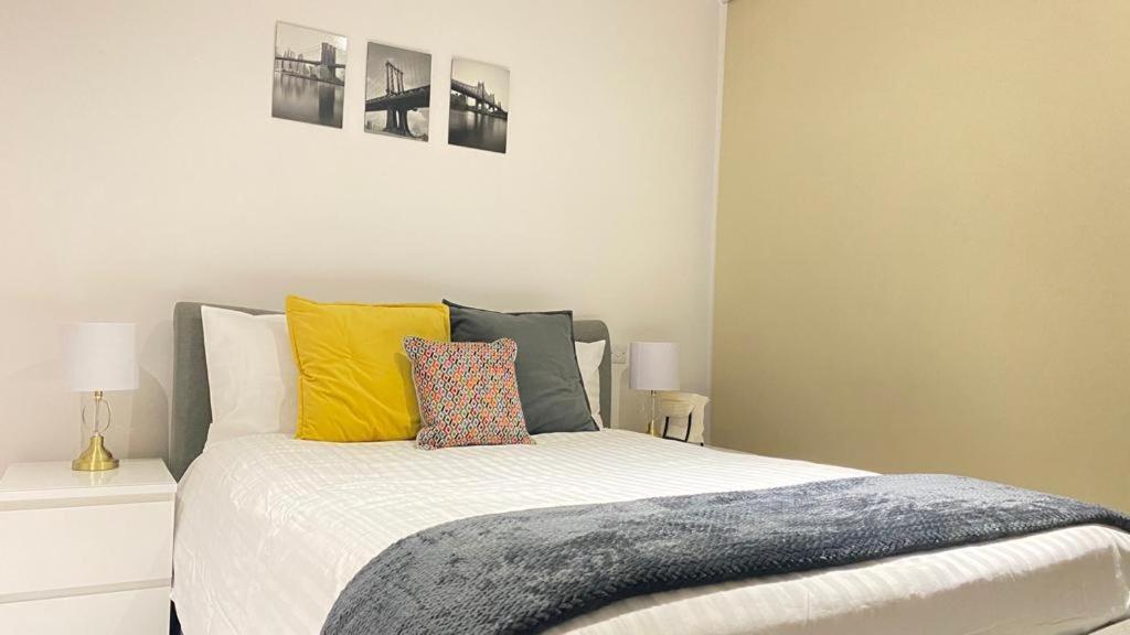 Spacious Modern Ensuite Bedroom Airport Hospedagem domiciliar *