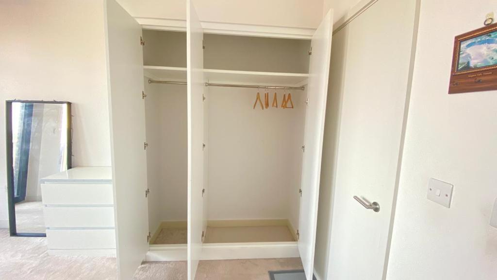 Spacious Modern Ensuite Bedroom Airport Hospedagem domiciliar