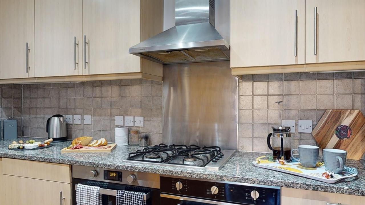 Docklands Riverside Superior 3 Bedroom Apartment By Delta Accomodation Londres