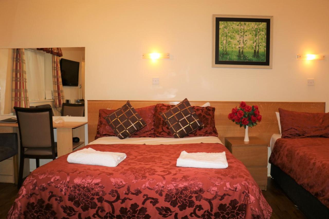 Barry House 3*