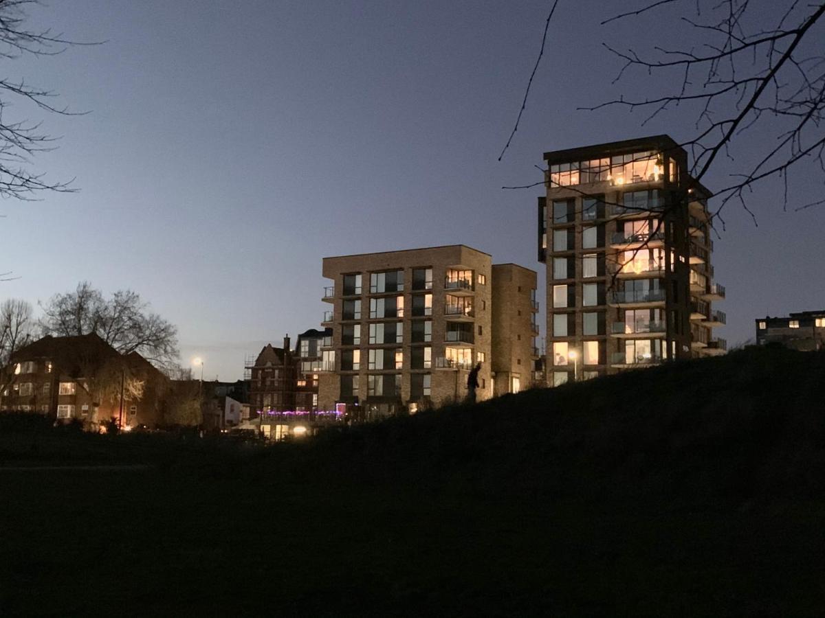 Burgess Park Penthouse Homestay London