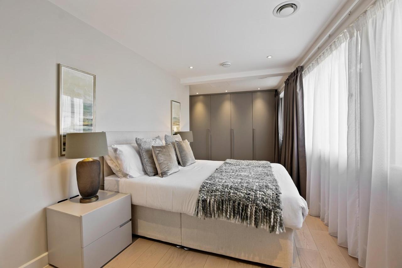 Vauxhall Bridge Road By Aeria * Londen