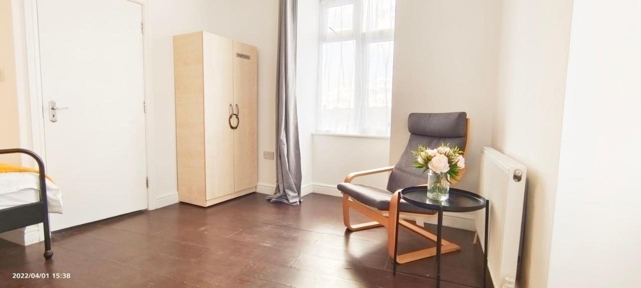 Acacia Flat 189 In Wembley