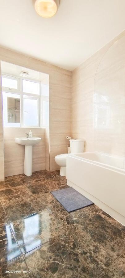 Acacia Flat 189 In Wembley Apartment *