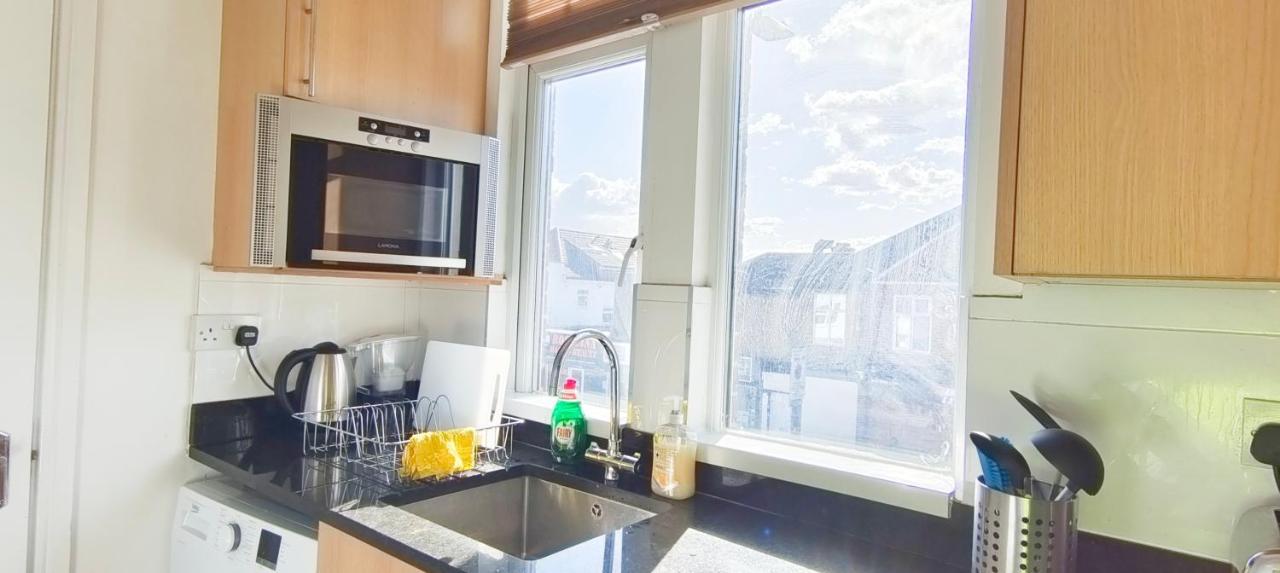 Acacia Flat 189 In Wembley * London