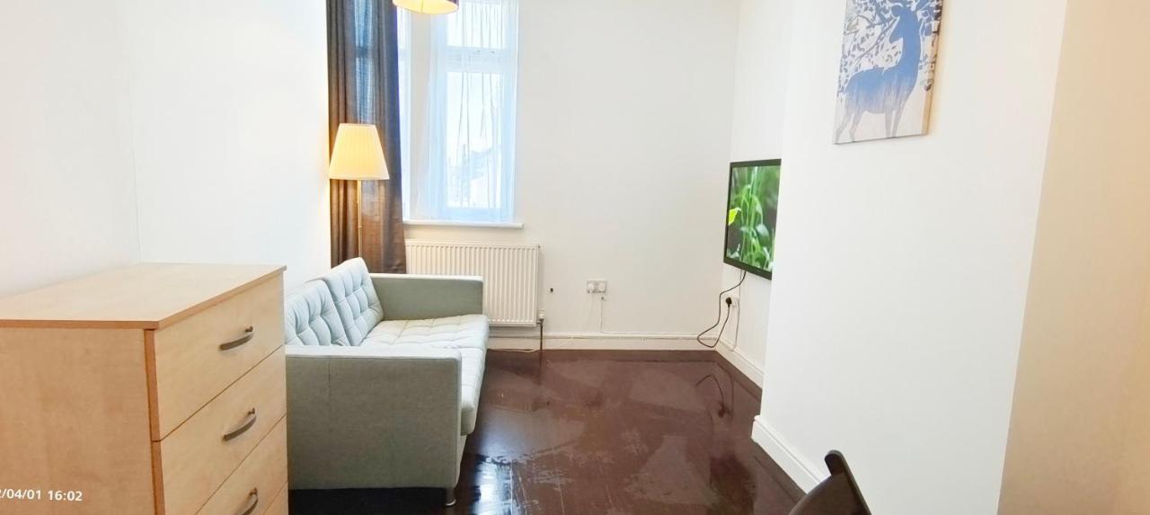Acacia Flat 189 In Wembley *