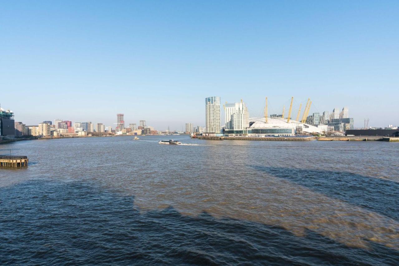 Stunning 3bd Riverside Flat Communal Roof Terrace * Londen