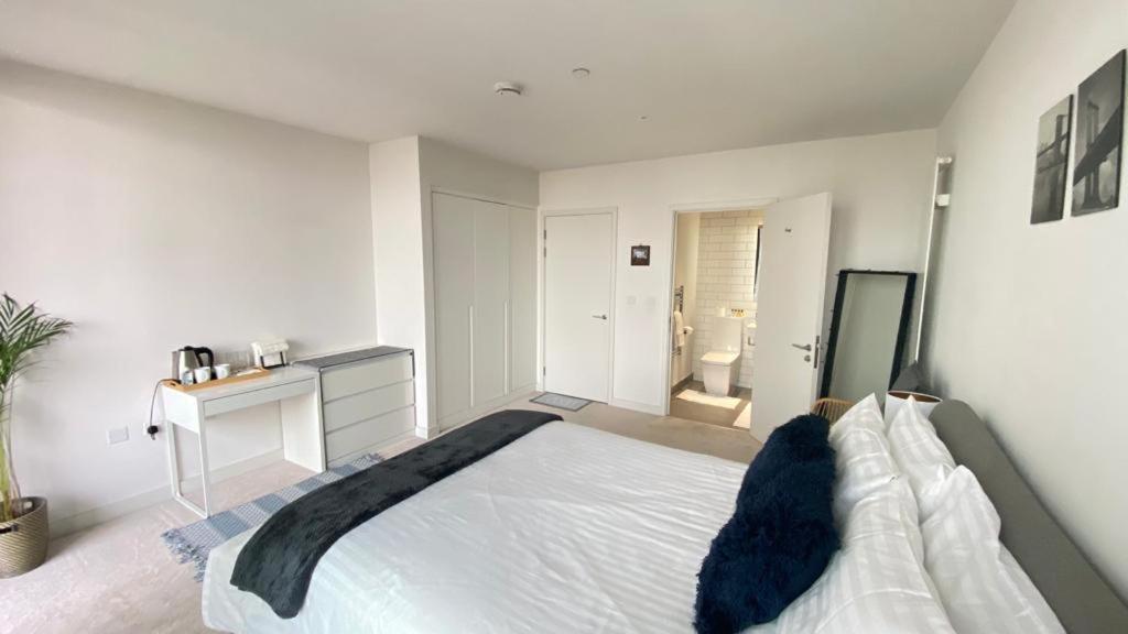 Hospedagem domiciliar Spacious Modern Ensuite Bedroom Airport Londres