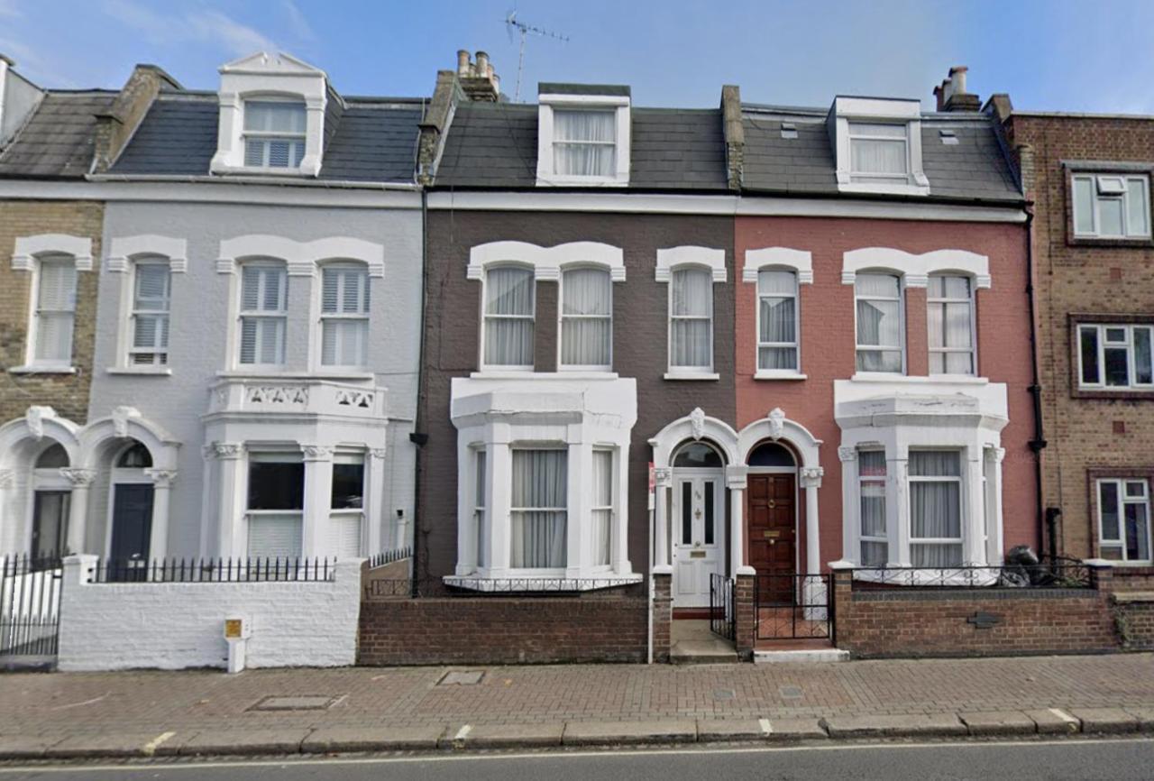 Cheerful 4 Bedroom Victorian House With Back Courtyard Hébergement de vacances Londres