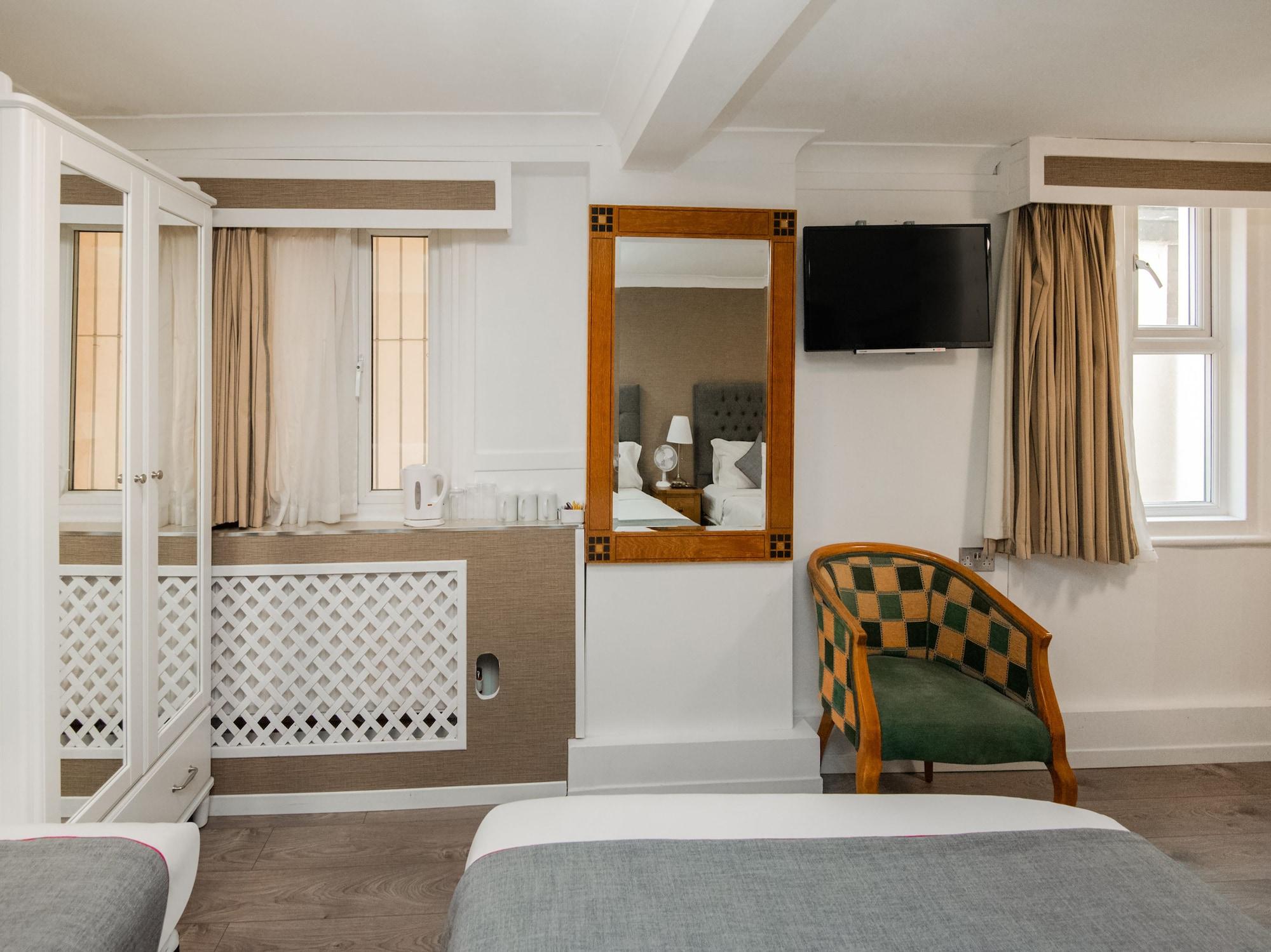 Huttons Hotel, Victoria Hotel