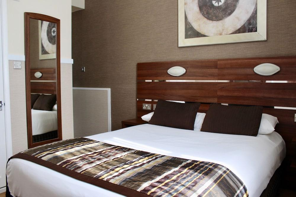 Huttons Hotel, Victoria Hotel