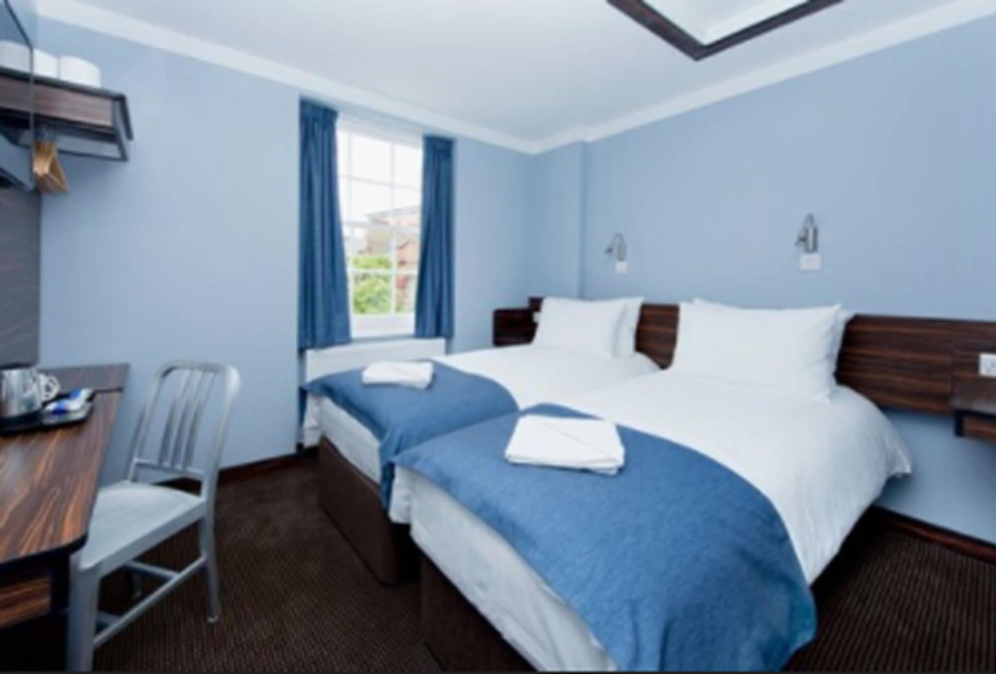 Angus Hotel 2*