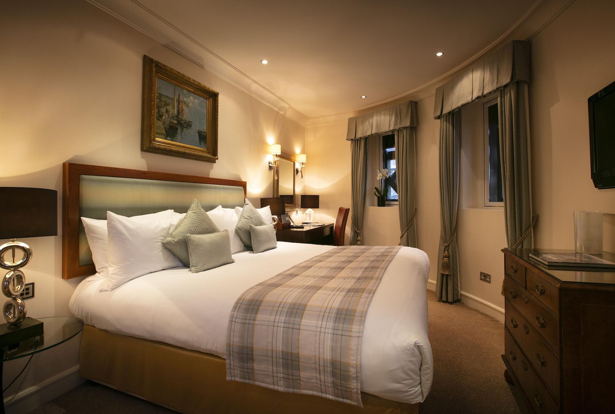 The Royal Horseguards Hotel, Hotel