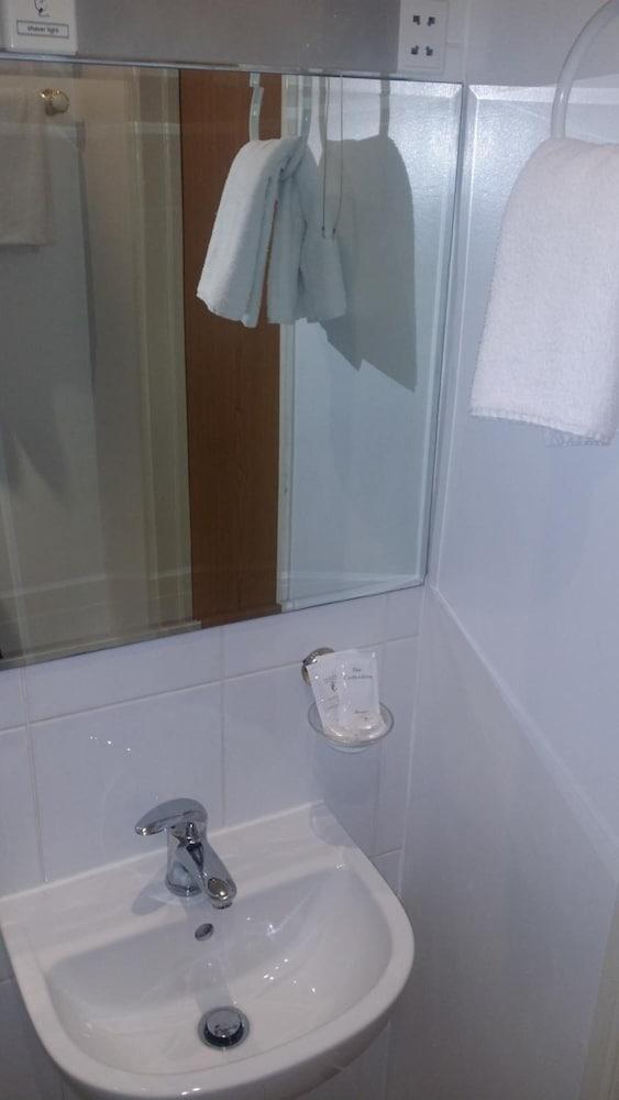 Arriva Hotel 2*