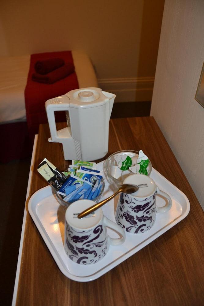 Abbey Couette-café 2*