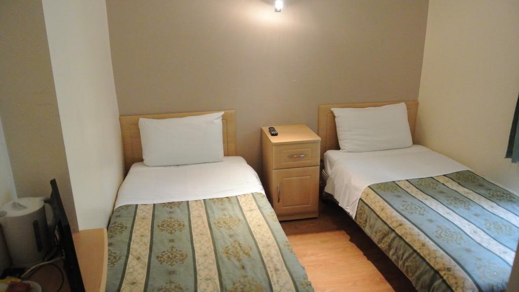 Carlton Hotel