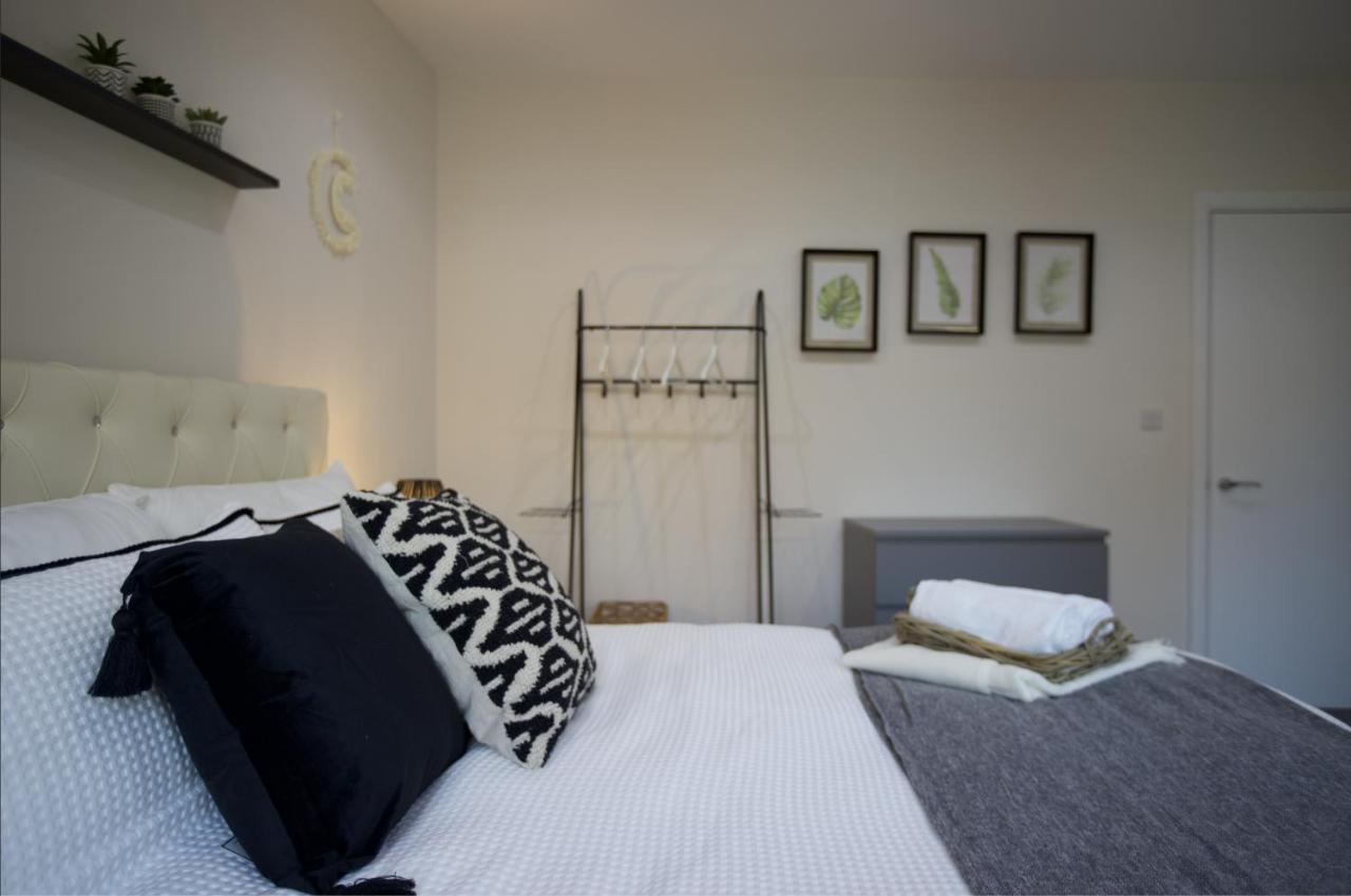 Lovely In Aldgate East 5 *