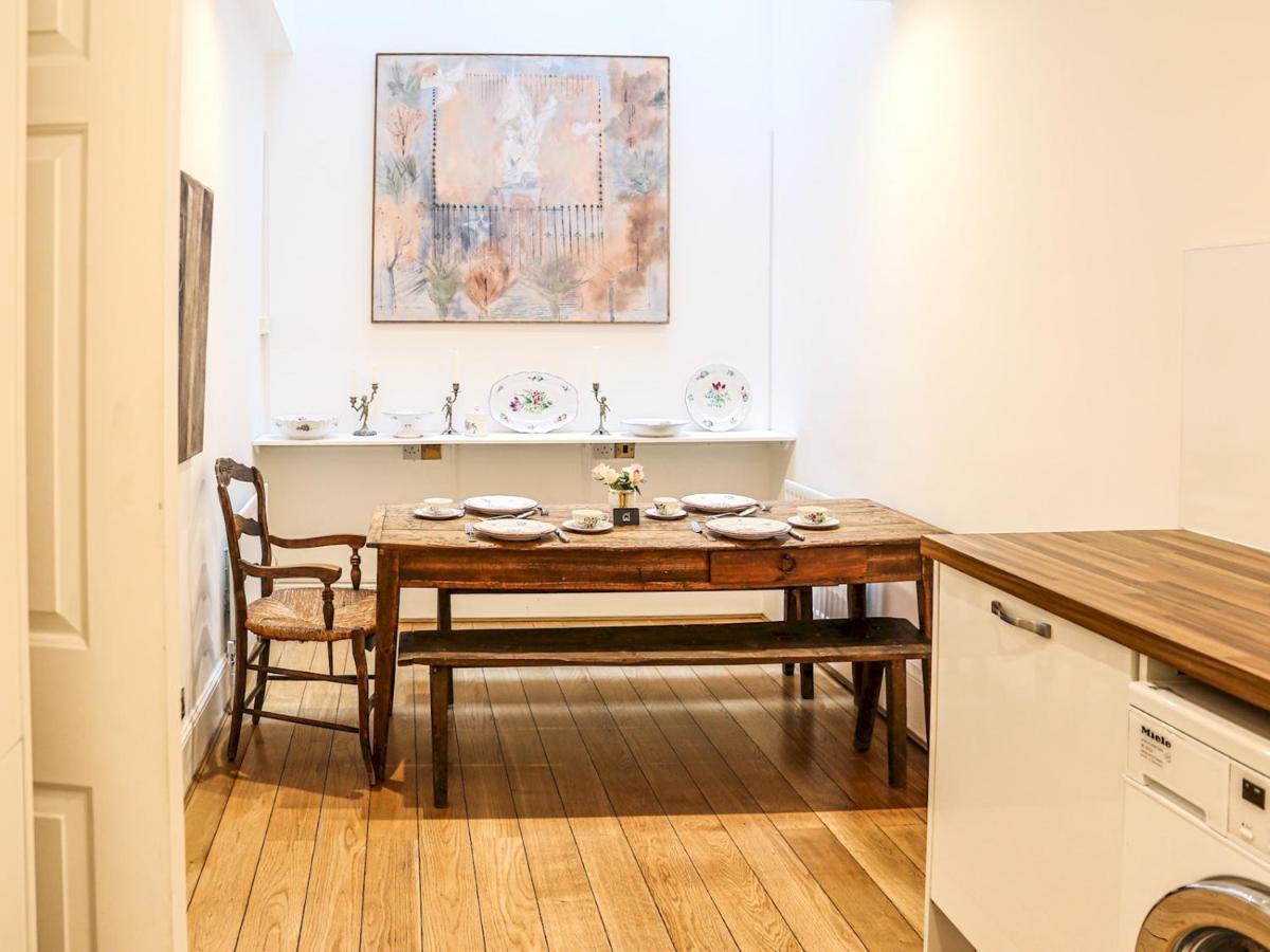 Pass The Keys Stylish 3 Bedroom House In A Quiet Mews By Tube Londres