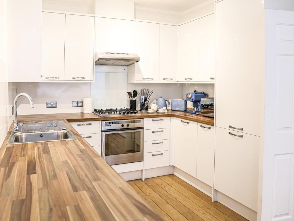 Pass The Keys Stylish 3 Bedroom House In A Quiet Mews By Tube Hébergement de vacances *