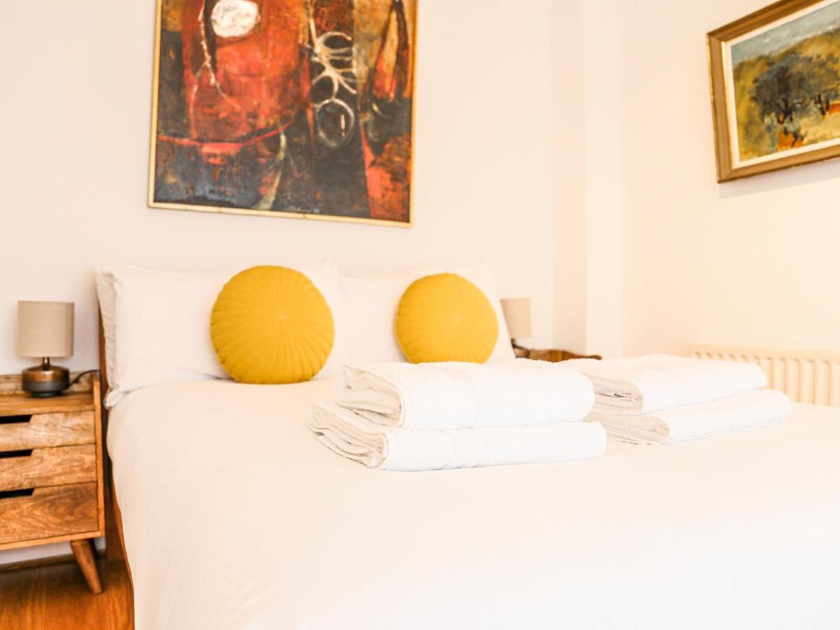 Pass The Keys Stylish 3 Bedroom House In A Quiet Mews By Tube Hébergement de vacances