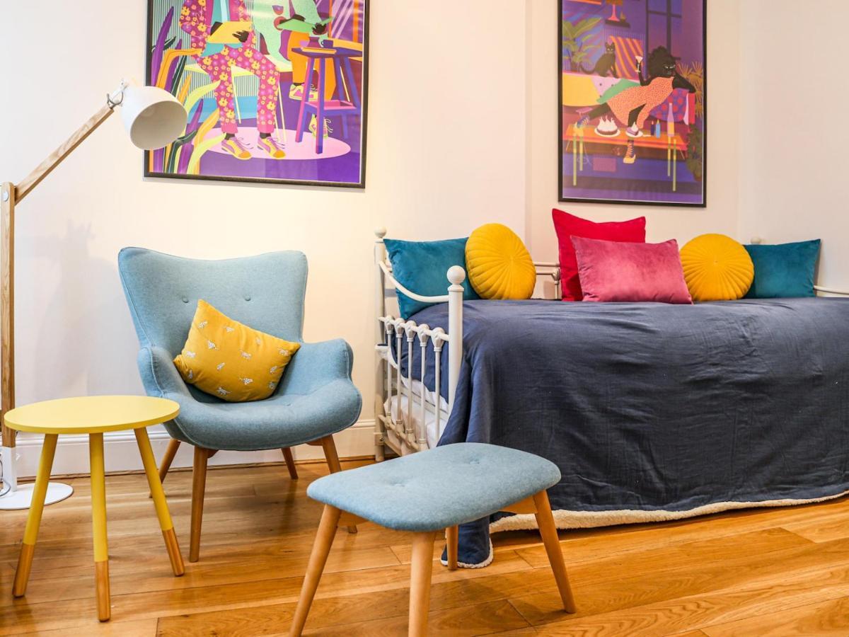 Pass The Keys Stylish 3 Bedroom House In A Quiet Mews By Tube Hébergement de vacances *