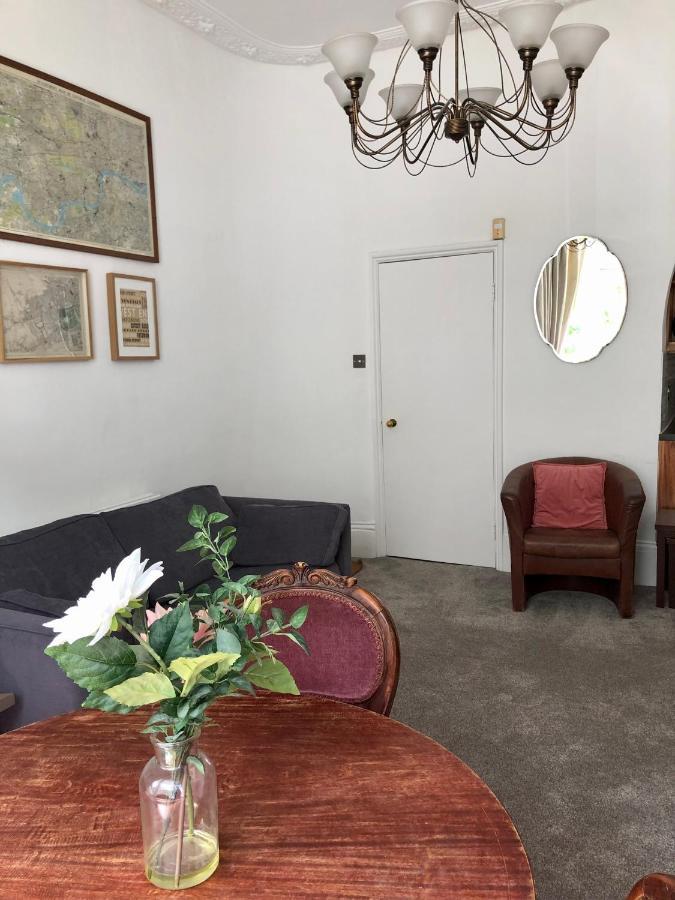 Olympia W14 Two-bedroom Appartement Londen