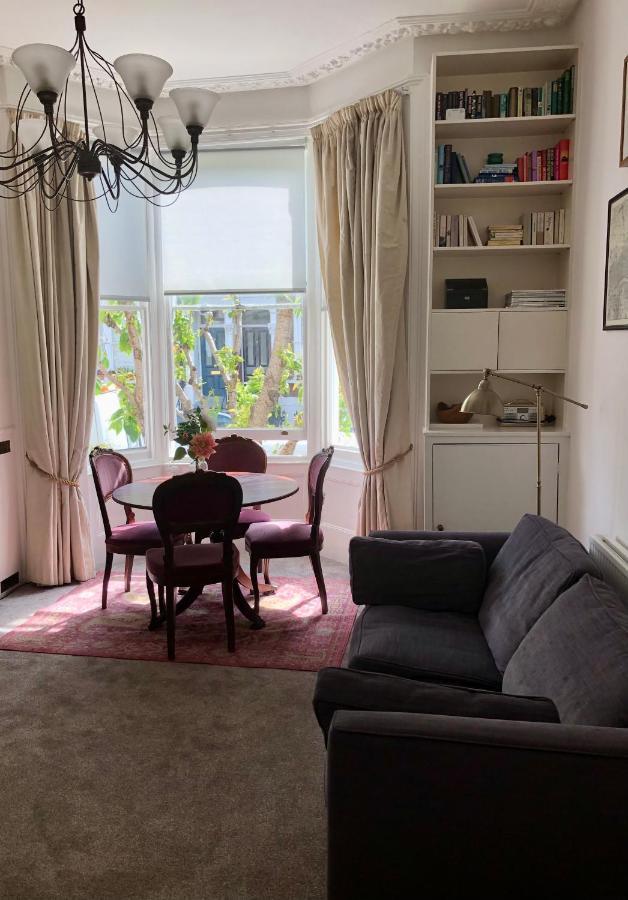 Olympia W14 Two-bedroom Londen