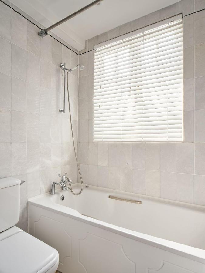 Ferienhaus Stylish 3 Bedroom Town House *
