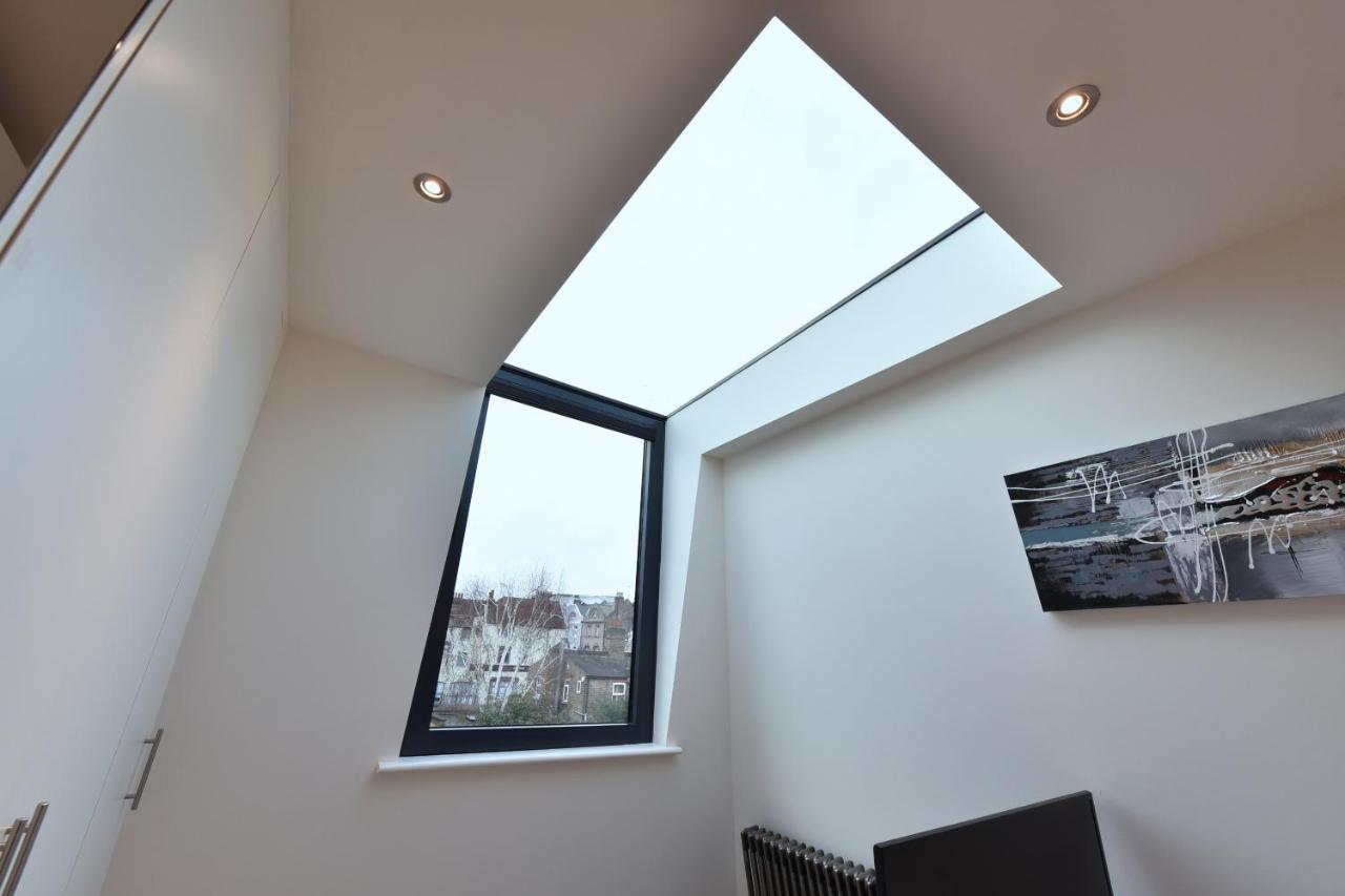 Modern Bedroom In !! Hospedagem domiciliar Londres