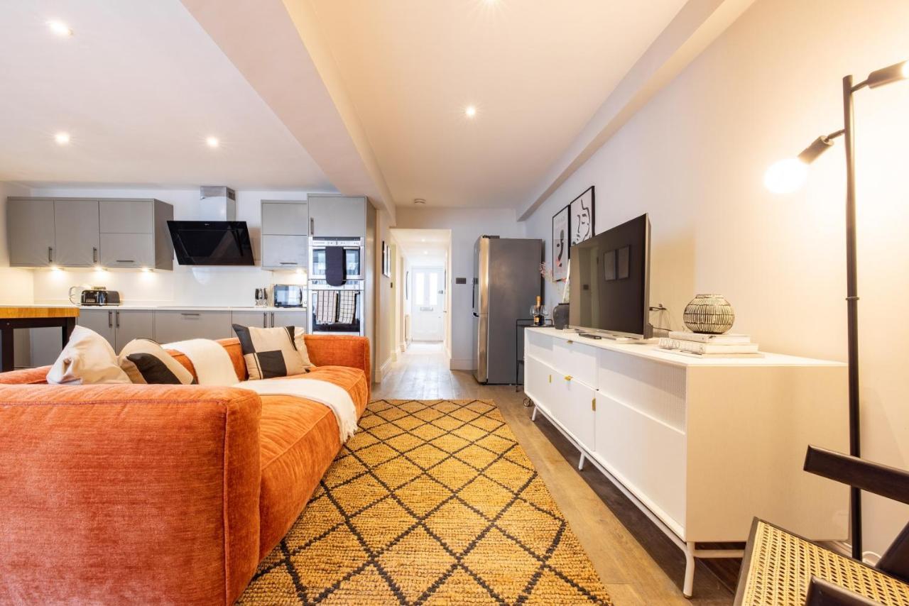 The Paddington Flat - Modern 2bdr With Patio Apartment *