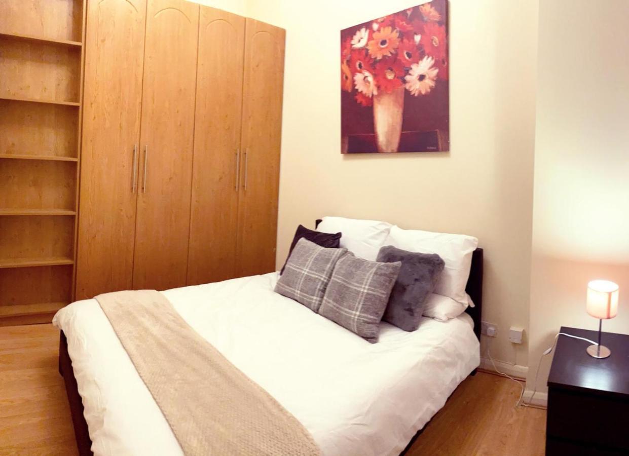 Appartement Spacious 1-bedroom Flat With Private Balcony, Patio, And Traditional Decor In Prime Chelsea Location Londres