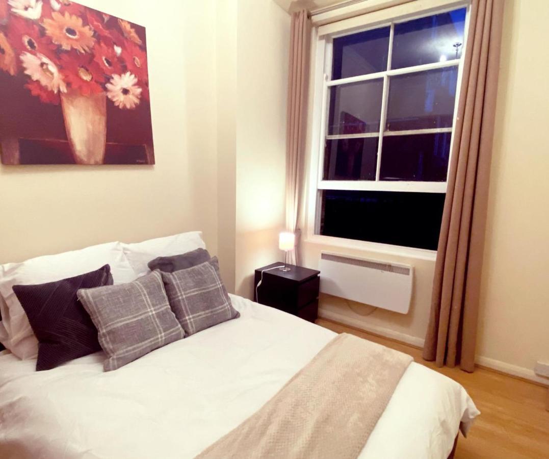 Appartement Spacious 1-bedroom Flat With Private Balcony, Patio, And Traditional Decor In Prime Chelsea Location Londres