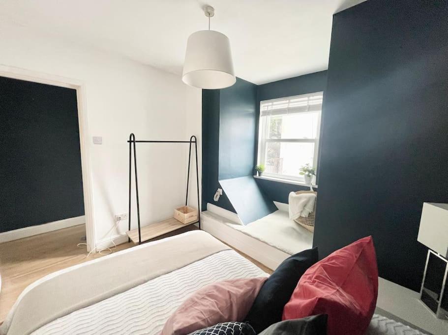 Apartamento *new* Beautiful 2 Bedroom House In Location
