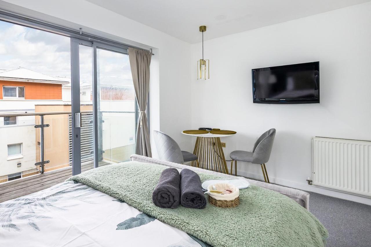 Bow Wharf * Londen