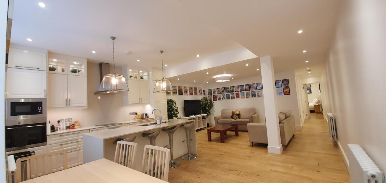 Luxury 2 Bed/bath Next To Hyde Park