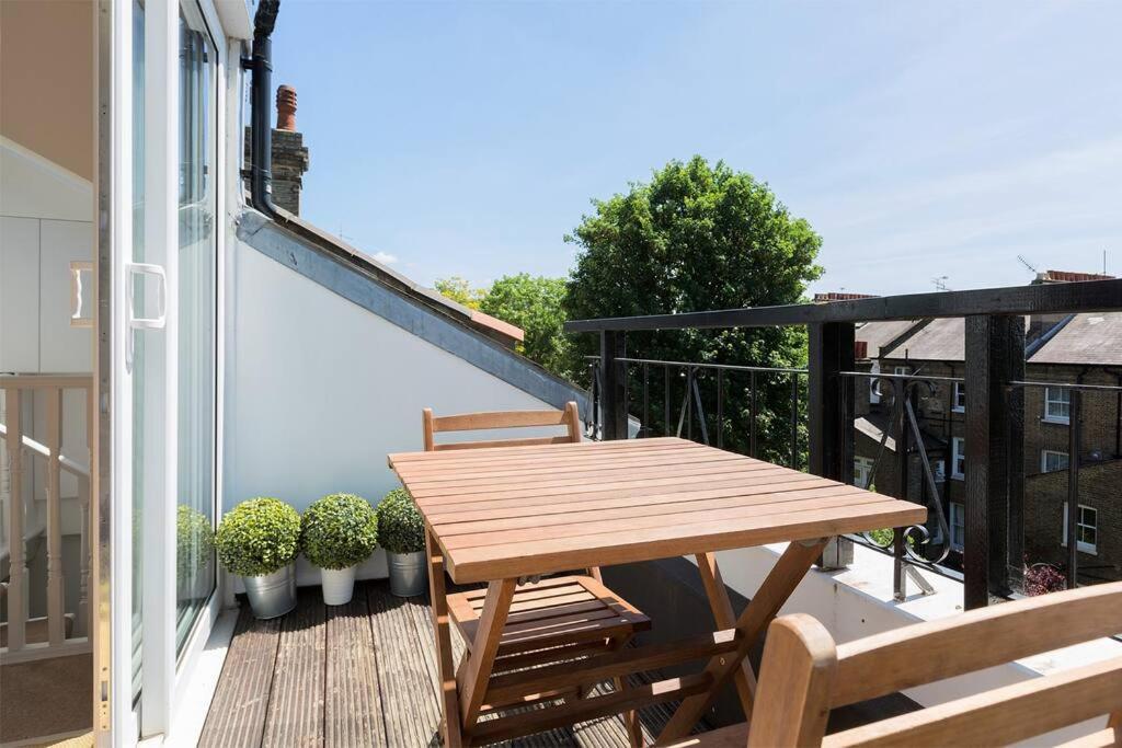 Spacious 3 Bedroom Flat With Terrace Londen