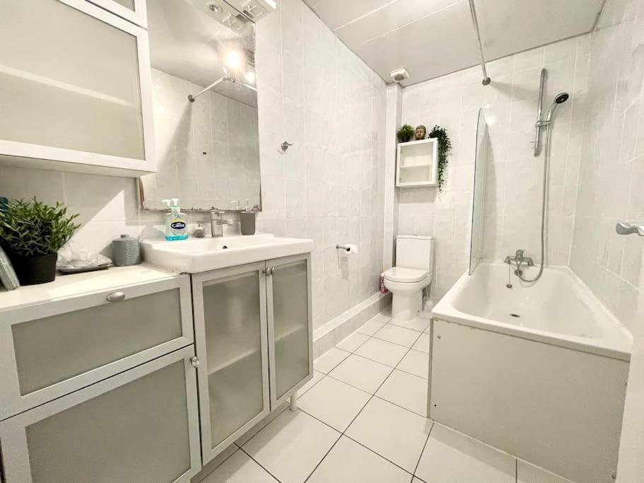 *new* Beautiful 2 Bedroom House In Location Apartamento