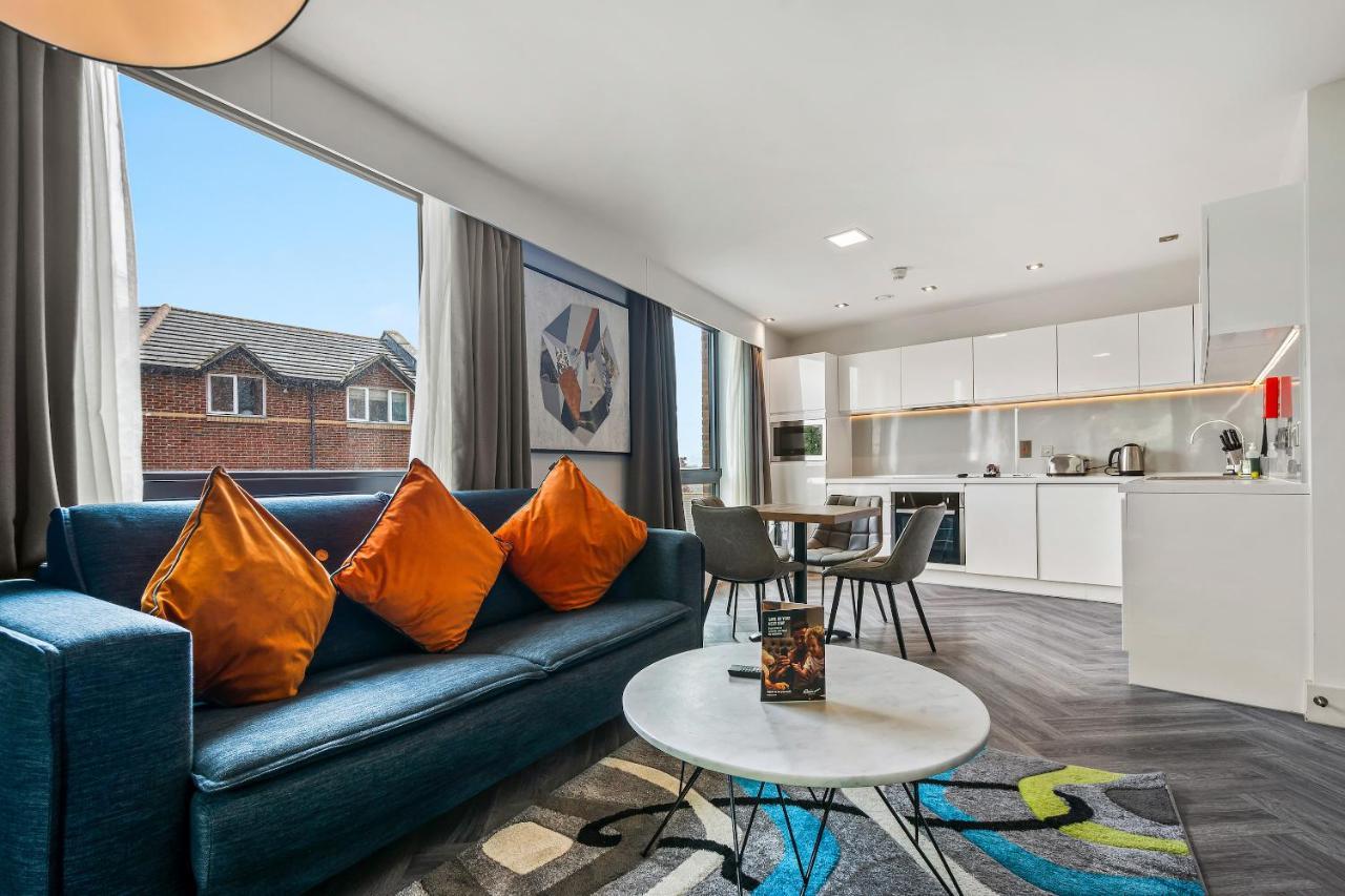 Roomzzz Stratford 4* Londres