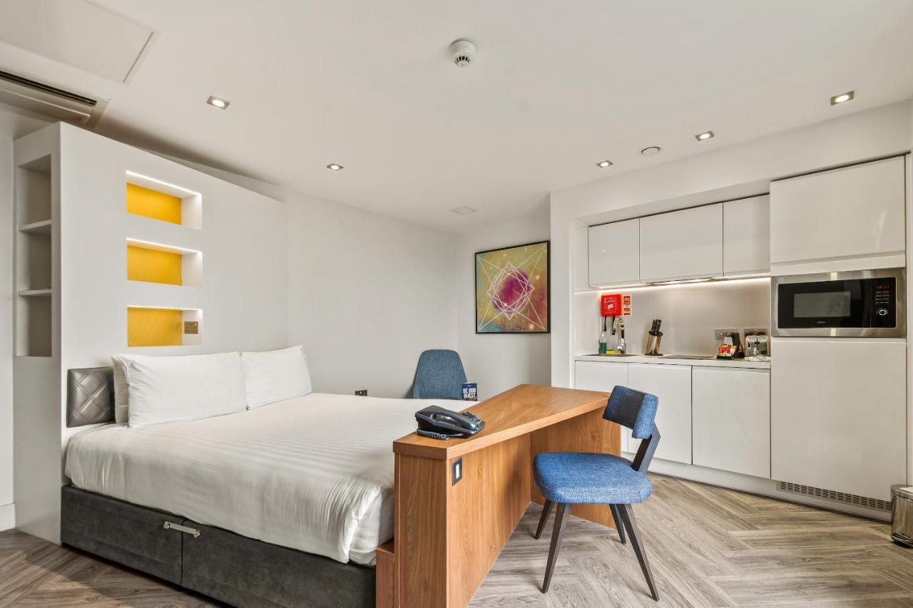Roomzzz Stratford 4* Londres