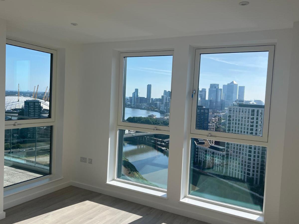 Luxury Penthouse With Stunning Views Near Excel, O2, Airport *