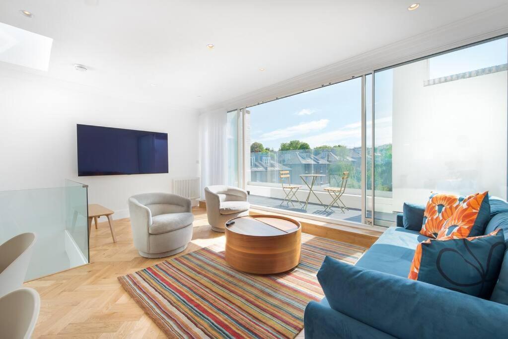 Stunning Two Bed Rh8 Londres